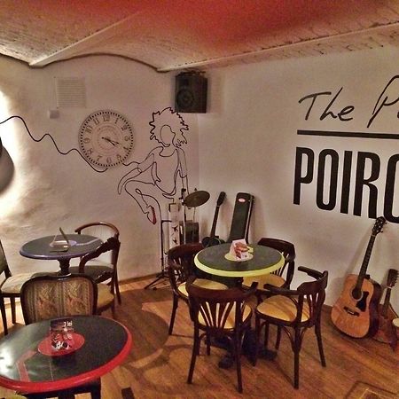 The Evil Clown Hostel Brasov Bagian luar foto