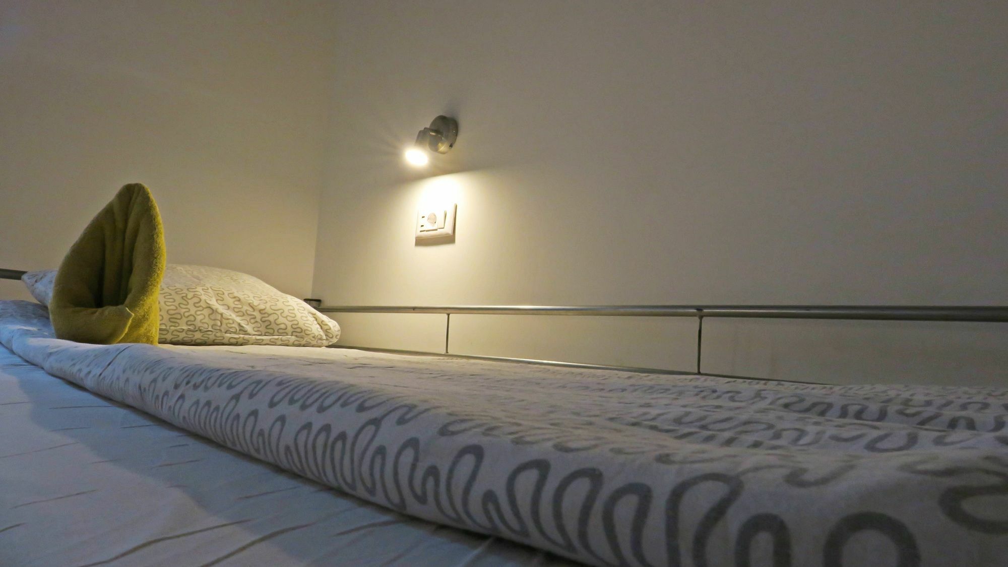 The Evil Clown Hostel Brasov Bagian luar foto