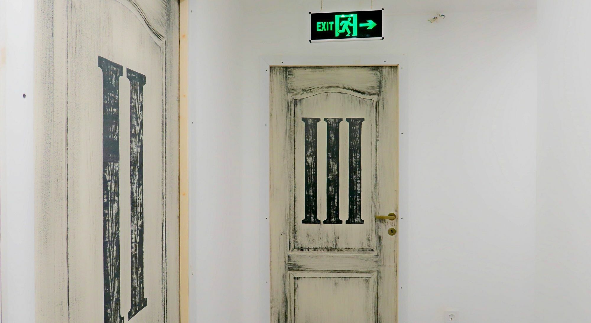 The Evil Clown Hostel Brasov Bagian luar foto