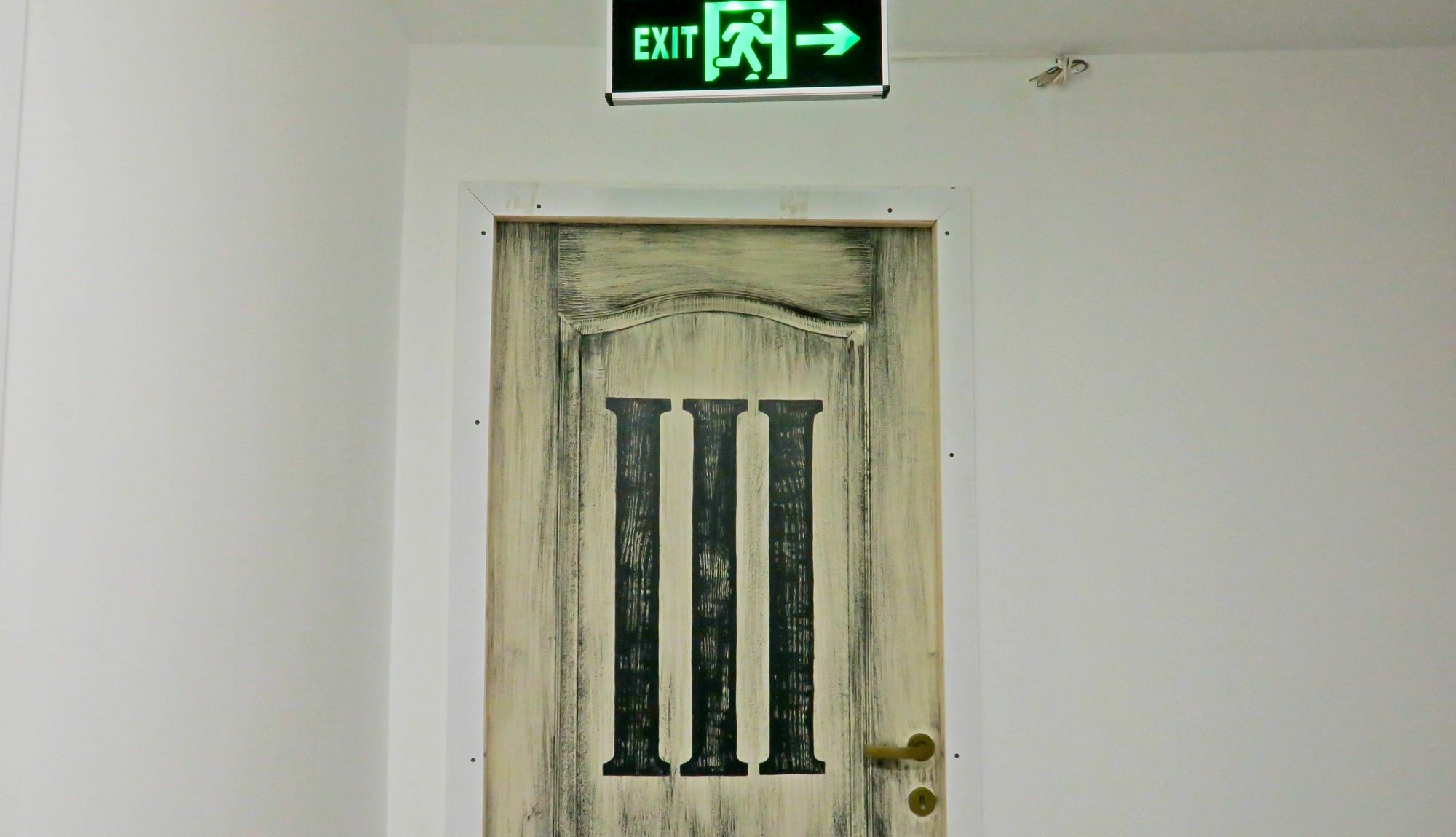 The Evil Clown Hostel Brasov Bagian luar foto