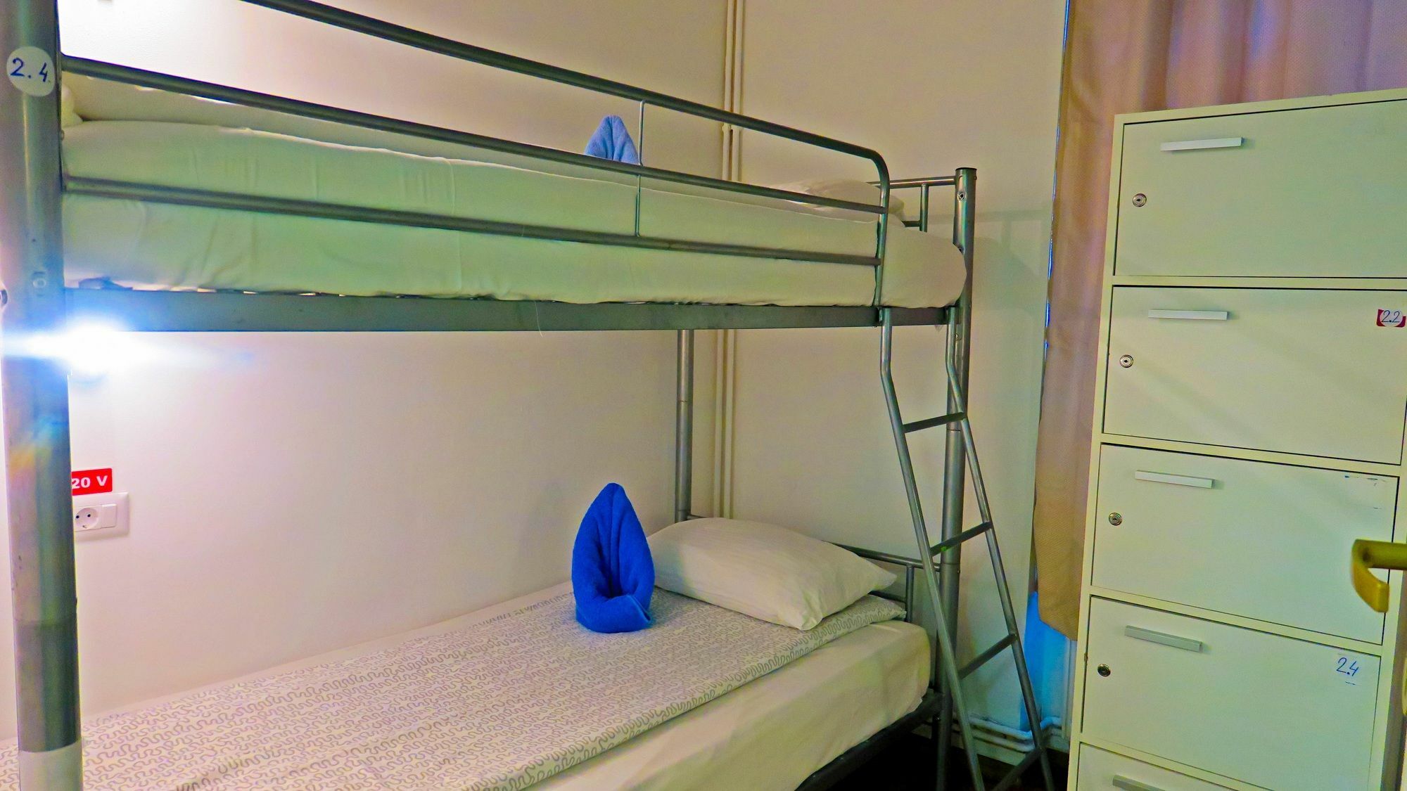 The Evil Clown Hostel Brasov Bagian luar foto
